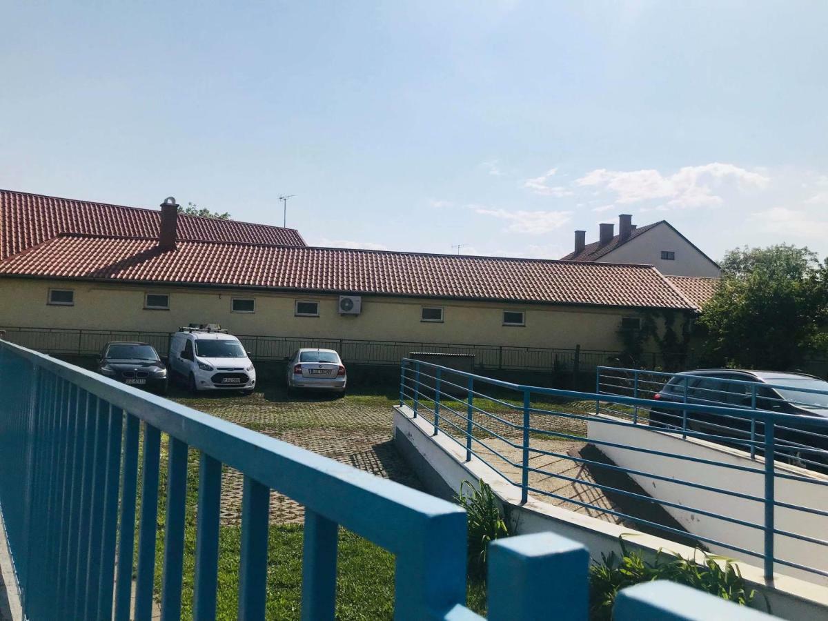 Апартаменты Tamara Apartman Хайдусобосло Экстерьер фото